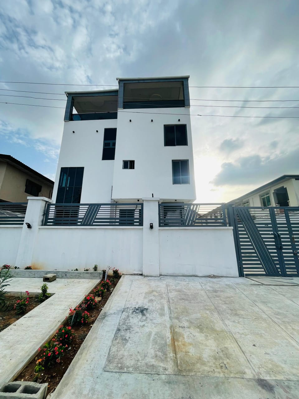 Panoramic Newly Built 5 Bedroom Fully Detached Duplex with Study Room and a Room BQ at (MAGODO PHASE 2)